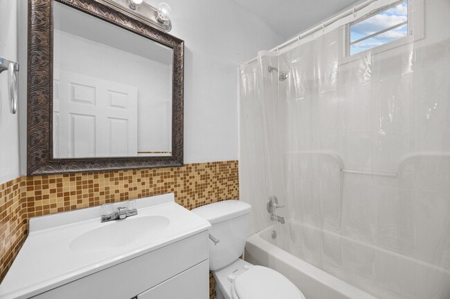 Building Photo - 2548 Jones St