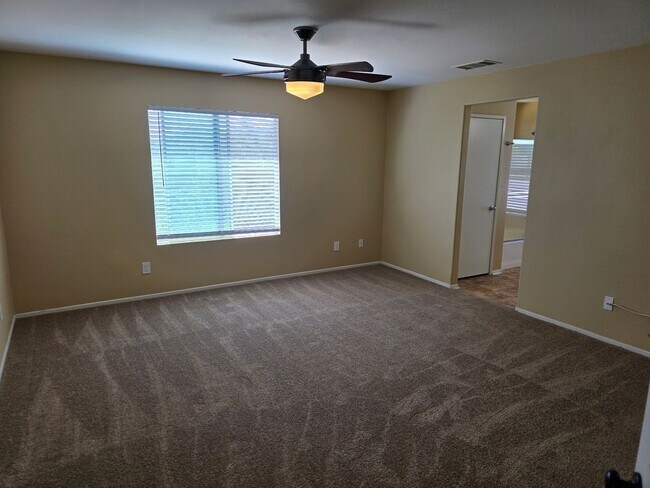 Building Photo - Crowne Hill 3 Bedroom Home