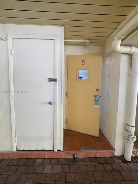 Building Photo - 1853 Jefferson Ave