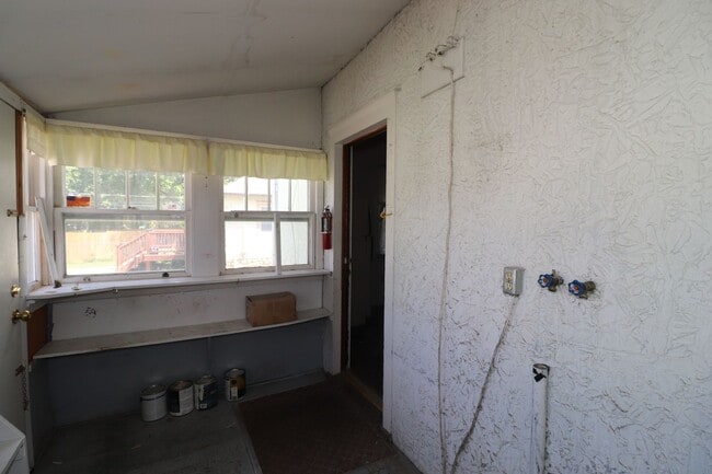 Building Photo - Spacious home for rent