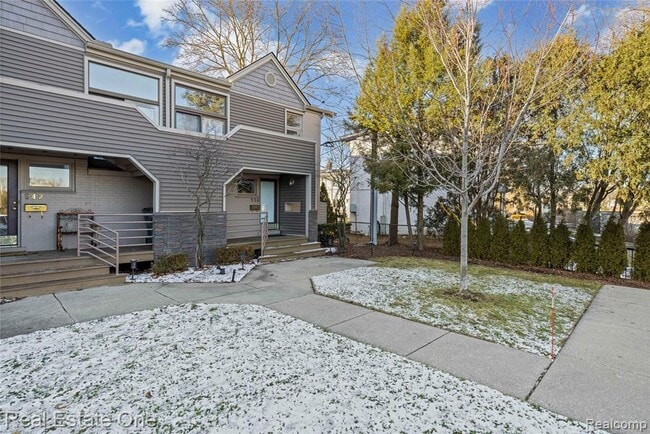 Building Photo - 556 Bloomfield Ct