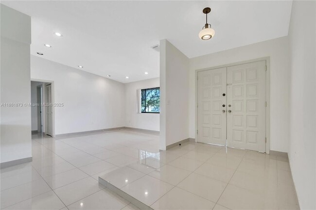 Building Photo - 4585 SW 87th Ave