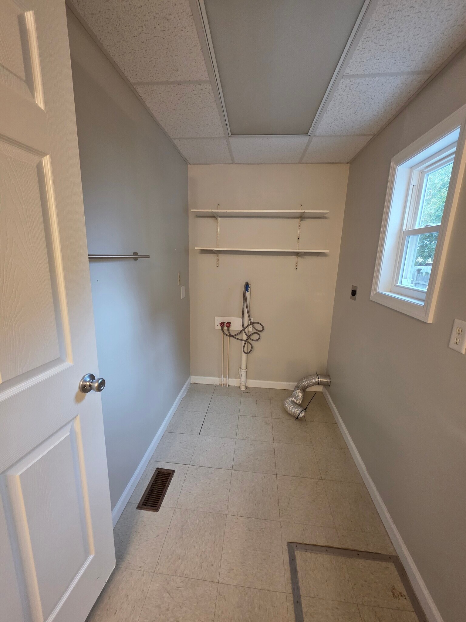 Building Photo - 324 3rd St