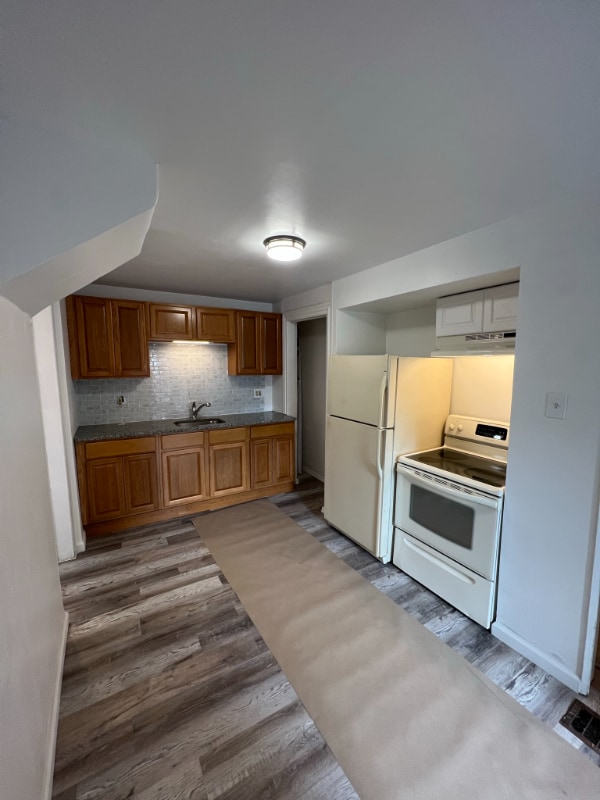 Building Photo - 313 Main St