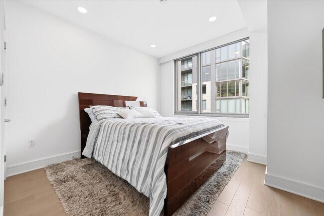 Building Photo - 9 Ave at Port Imperial