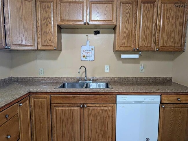 Building Photo - 2805 S Bandera Dr