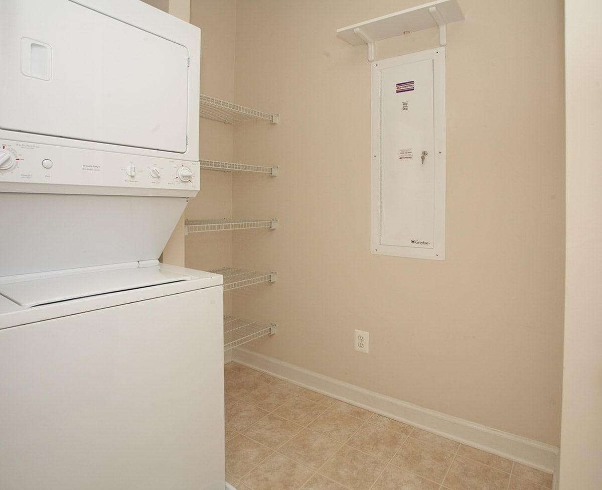 Building Photo - 560 Odendhal Ave