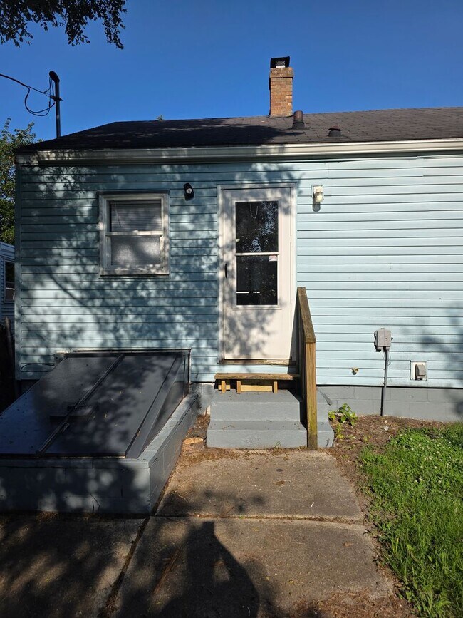 Building Photo - 2-Bedroom, 1-Bathroom Home with Basement – $1,100/Month | Accepting Section 8