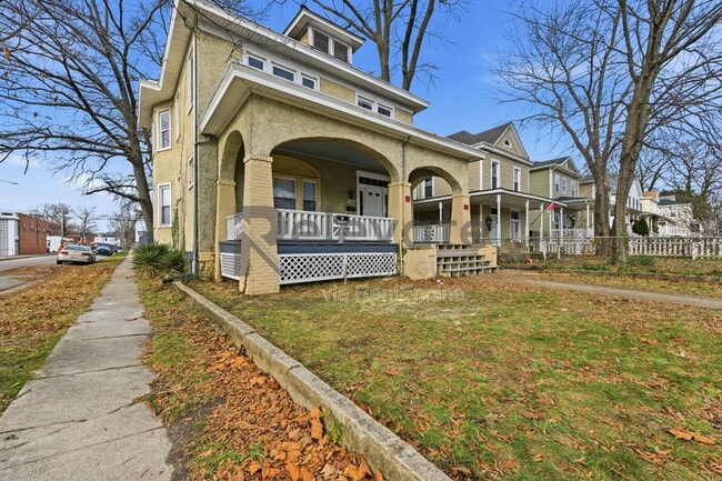 Building Photo - 3100 1st Ave