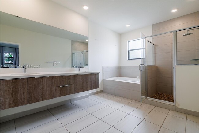 Building Photo - 10590 NW 78th Terrace