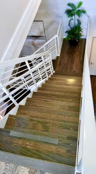 Two level townhome - 849 S Broadway