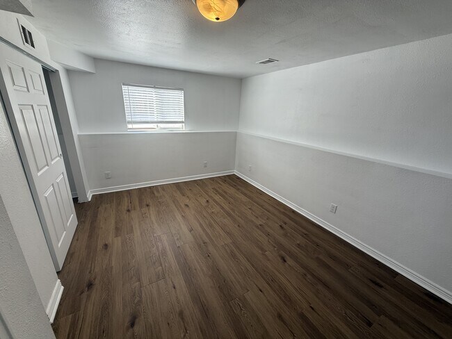 Building Photo - 4541 Dinosaur Ct