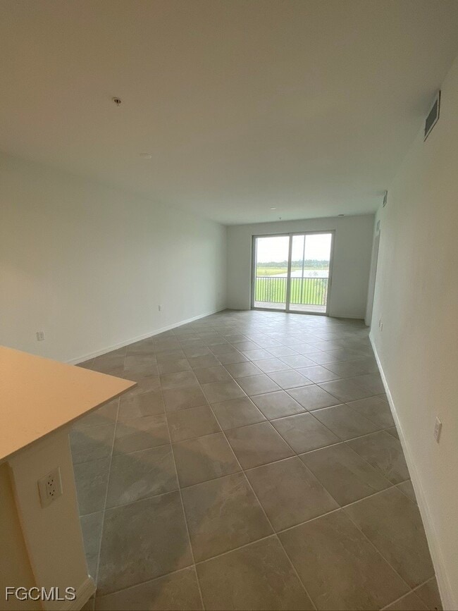 Building Photo - 15275 Grn Acrs Ave