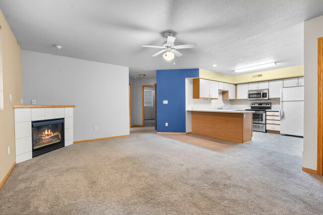 Building Photo - 2270 Holiday Rd