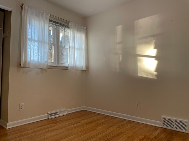 Building Photo - 1210 Acewood Blvd