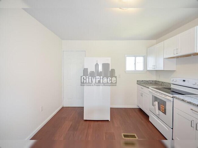 Building Photo - 227 S Dearborn St