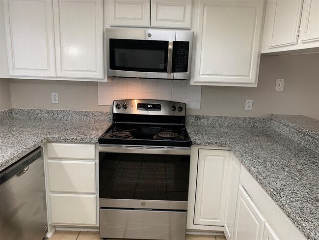 Building Photo - 2 Goldthread Ct
