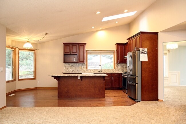 Building Photo - 15040 SE Lostine Dr