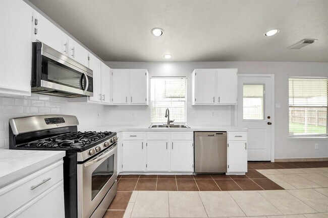 Building Photo - 4310 Lucas Trace Ct