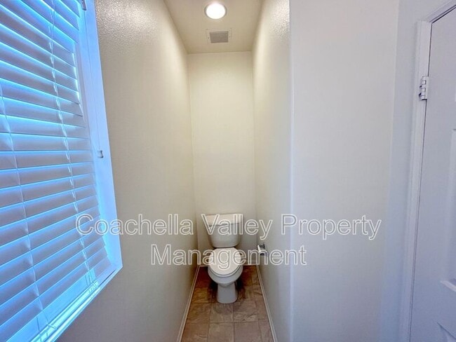 Building Photo - 532 Calle Vibrante