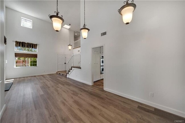 Building Photo - BEAUTIFUL LONE OAK HOME IN CALABASAS!