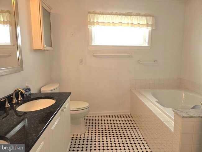 Building Photo - 12 Owens Landing Ct