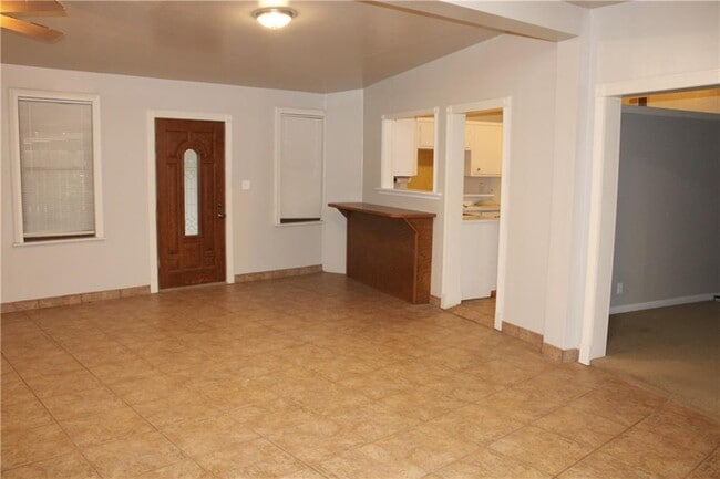 Building Photo - 740 Santa Clara Dr