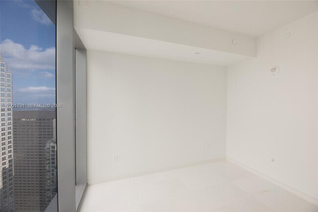 Building Photo - 300 Biscayne Blvd Way