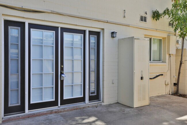 Building Photo - 3925 S Mill Ave