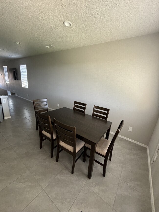 Building Photo - 598 Turmalina Dr SE