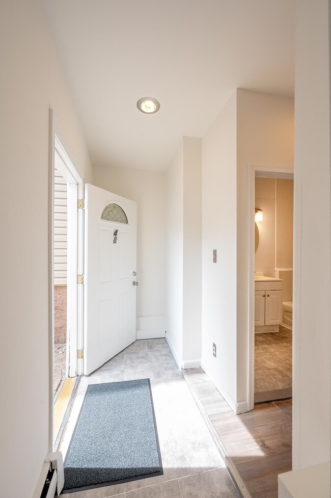 Building Photo - 48 Ravine Ave