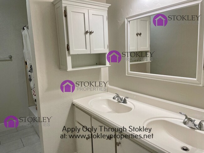 Building Photo - 1887 Pomar Way