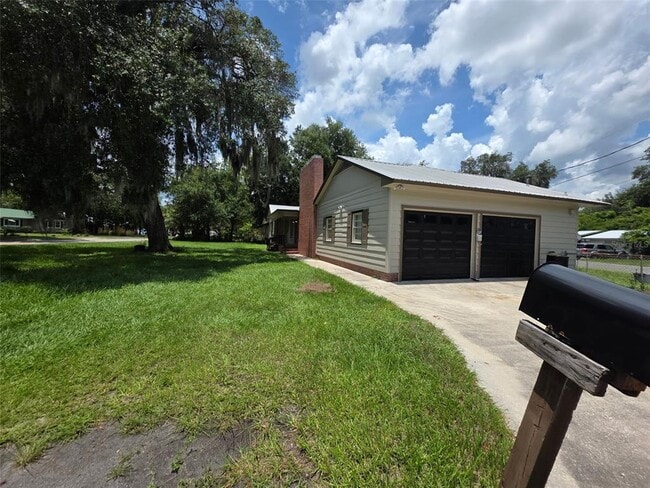Building Photo - 2104 Crill Ave