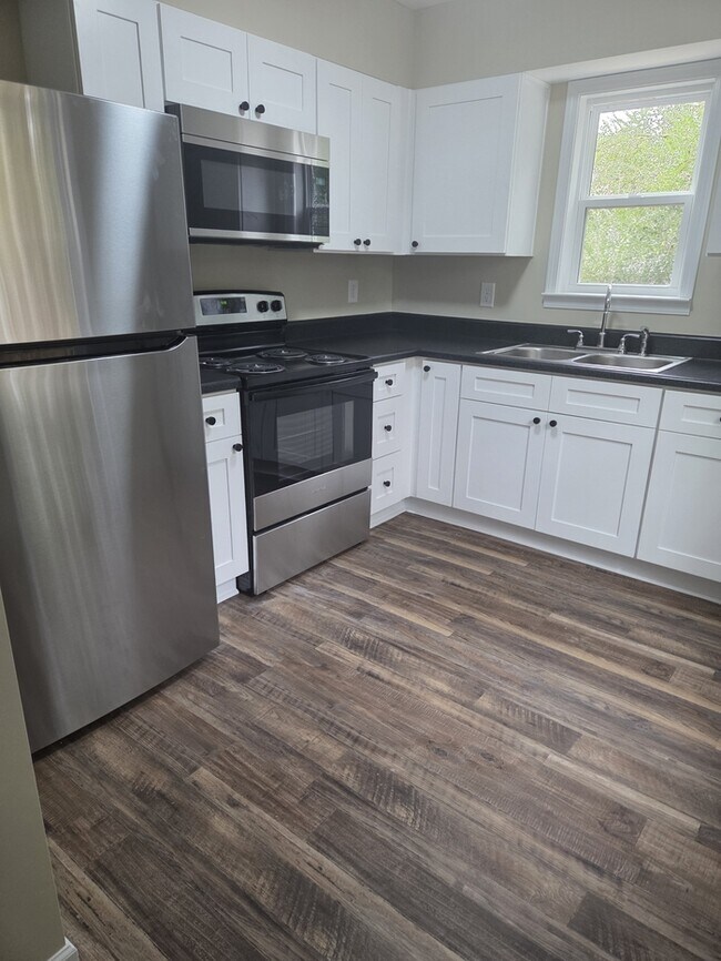 Building Photo - 210 W Washington Exd