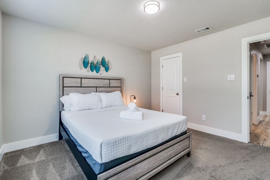 Building Photo - 2845 Oakdale St