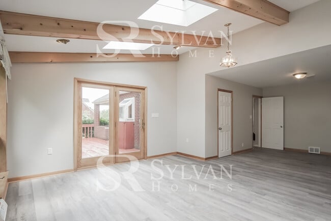 Building Photo - Stunning 3BR, 1.5BA brick home