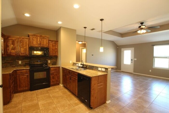 Building Photo - Tour Today! 3 Bedroom 2 Bath in Lindale ISD!