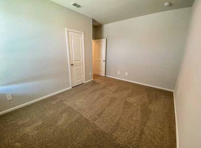 Building Photo - 5400 Gold Pond Dr