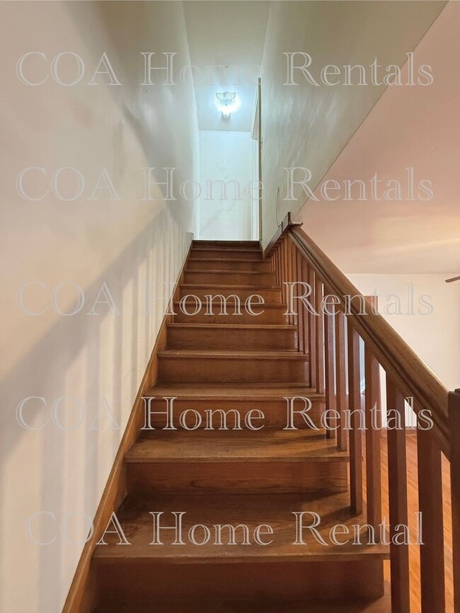 Building Photo - College Hill Duplex