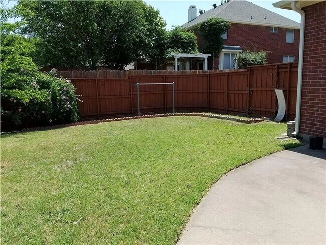 Building Photo - Stunning 5-Bedroom, 3-Bath Home with Over ...