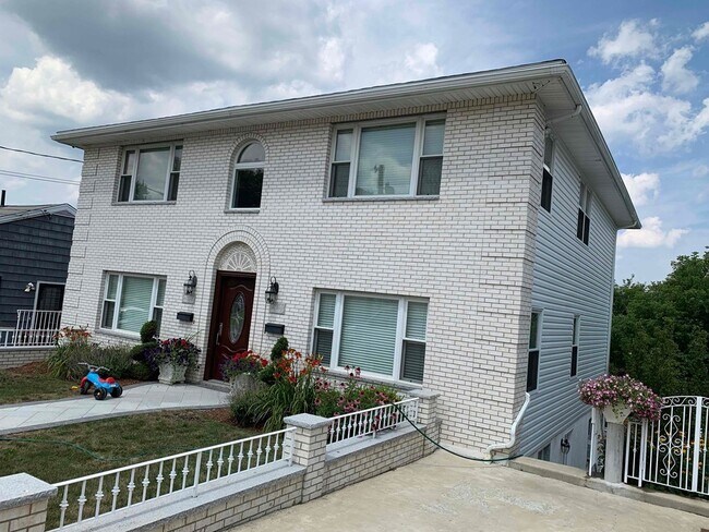 Primary Photo - 451 Proctor Ave