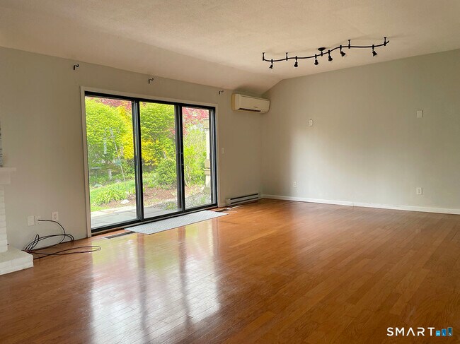 Building Photo - 445 Heritage Vlg