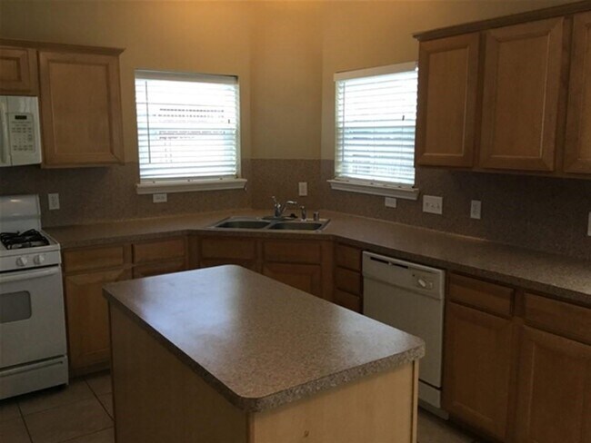 Building Photo - 6205 Ozark Tr