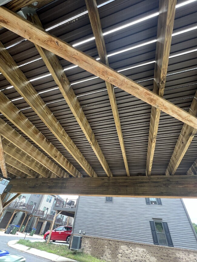 Building Photo - **Special Move-in Offer**  $500 off of the...