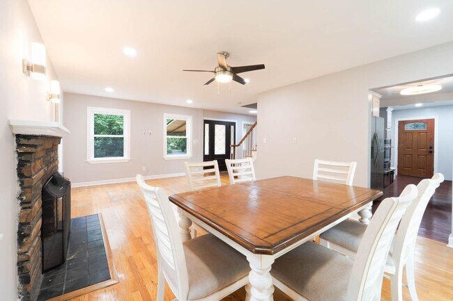 Building Photo - Beautiful Home With an Excellent Location in Potomac, MD