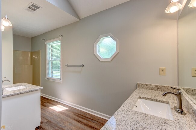Building Photo - 180 Fairfield Cir