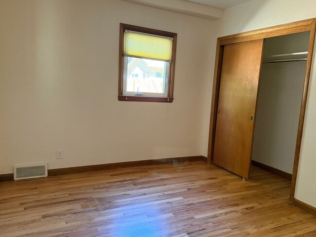 Building Photo - Hip, cool custom 3 bed, 2 bath, 1 car - Ol...
