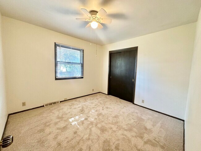 Building Photo - 2330 S Brookside Pkwy