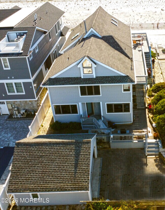 Building Photo - 304 Oceanfront