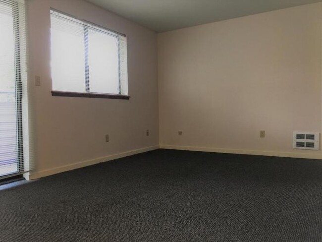Building Photo - 2 bedroom in Seattle WA 98115